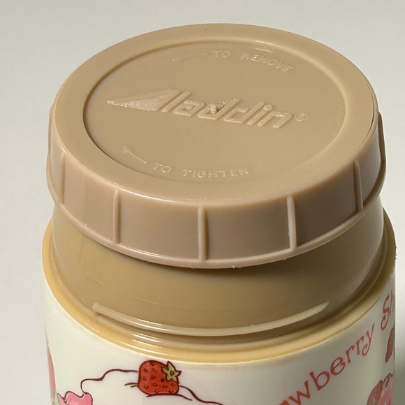 Vintage 1980 American Greetings Corp Aladdin Strawberry Shortcake Thermos - Picture 12 of 16